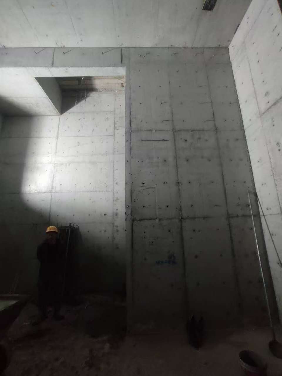 成华墙上开槽钢筋断了有影响吗